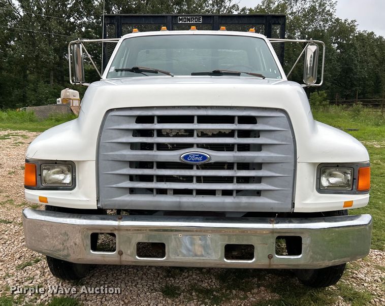 image for item NL9481 1997 Ford F800  flatbed truck