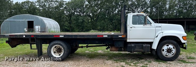 image for item NL9481 1997 Ford F800  flatbed truck