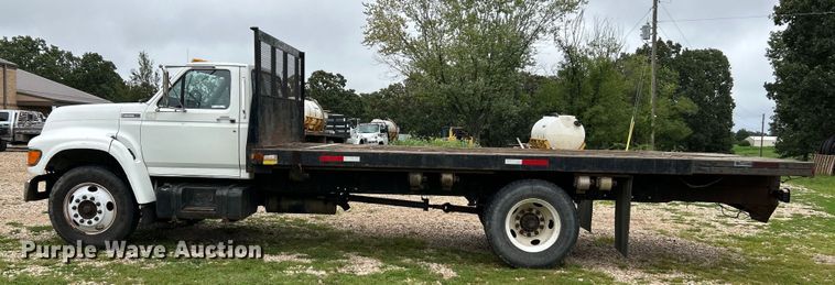 image for item NL9481 1997 Ford F800  flatbed truck