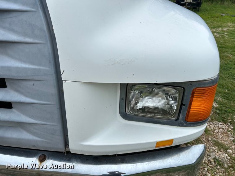 image for item NL9481 1997 Ford F800  flatbed truck