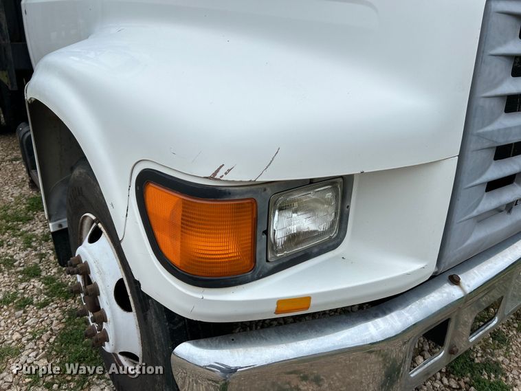 image for item NL9481 1997 Ford F800  flatbed truck