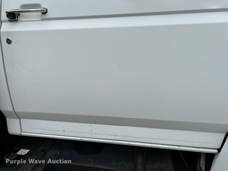 image for item NL9481 1997 Ford F800  flatbed truck