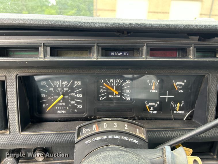 image for item NL9481 1997 Ford F800  flatbed truck