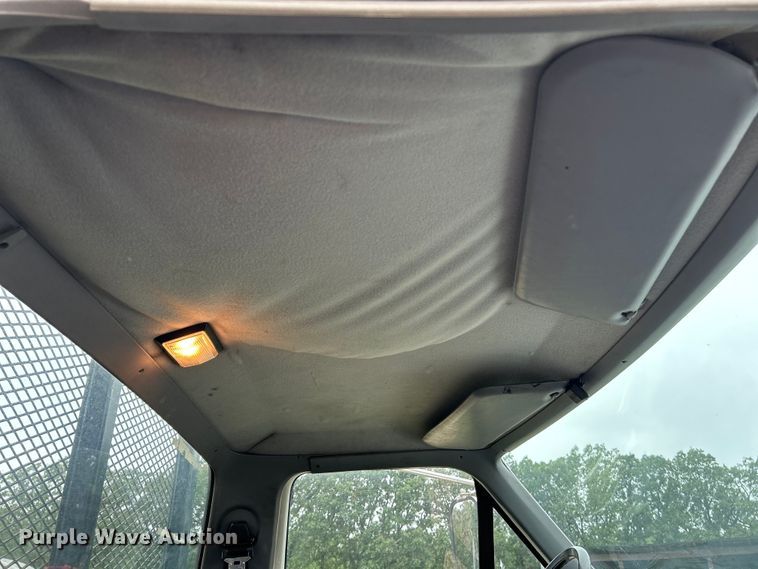 image for item NL9481 1997 Ford F800  flatbed truck