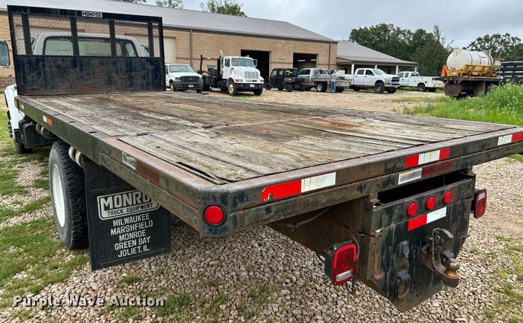 image for item NL9481 1997 Ford F800  flatbed truck