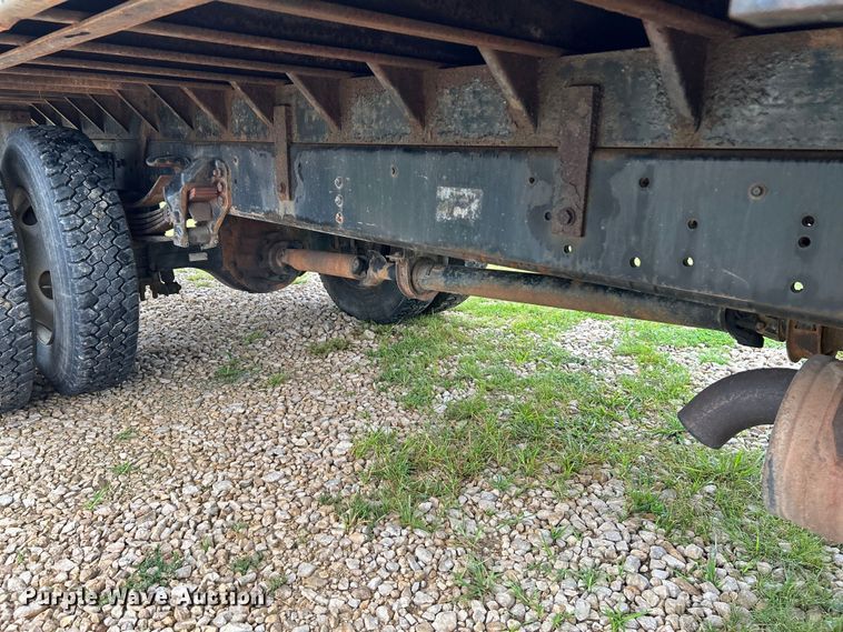 image for item NL9481 1997 Ford F800  flatbed truck