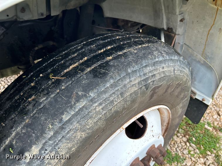 image for item NL9481 1997 Ford F800  flatbed truck