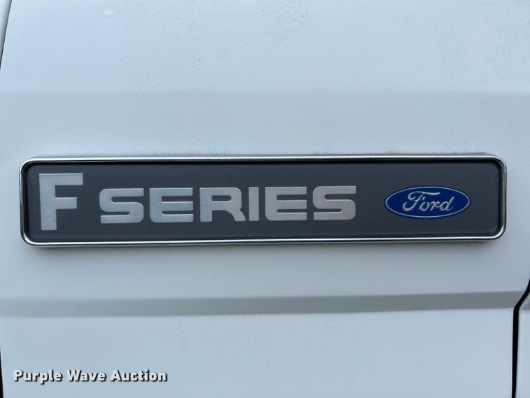 image for item NL9481 1997 Ford F800  flatbed truck