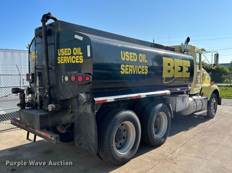 image for item NL9517 2000 Kenworth T800  tank truck