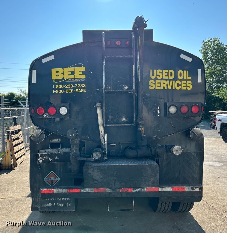 image for item NL9517 2000 Kenworth T800  tank truck