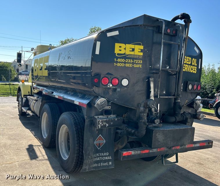 image for item NL9517 2000 Kenworth T800  tank truck