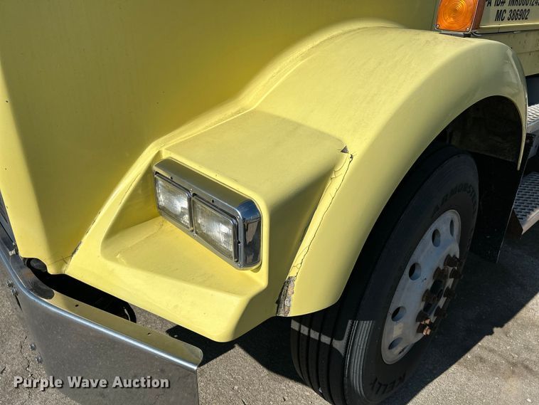 image for item NL9517 2000 Kenworth T800  tank truck