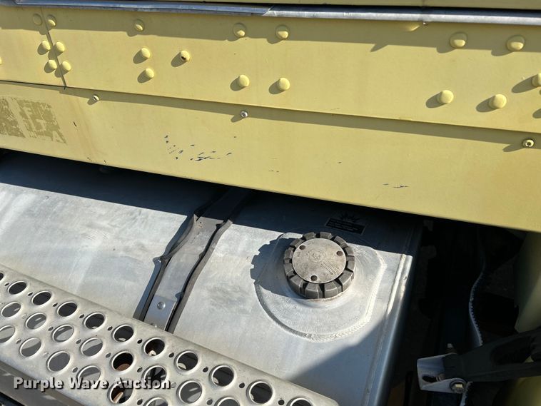 image for item NL9517 2000 Kenworth T800  tank truck