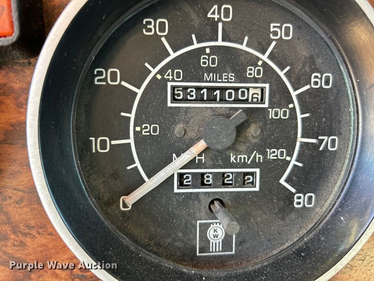 image for item NL9517 2000 Kenworth T800  tank truck