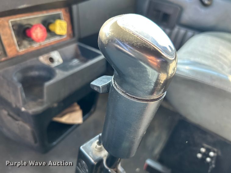 image for item NL9517 2000 Kenworth T800  tank truck