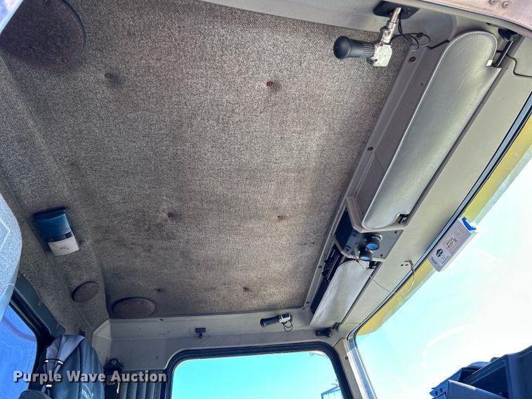 image for item NL9517 2000 Kenworth T800  tank truck