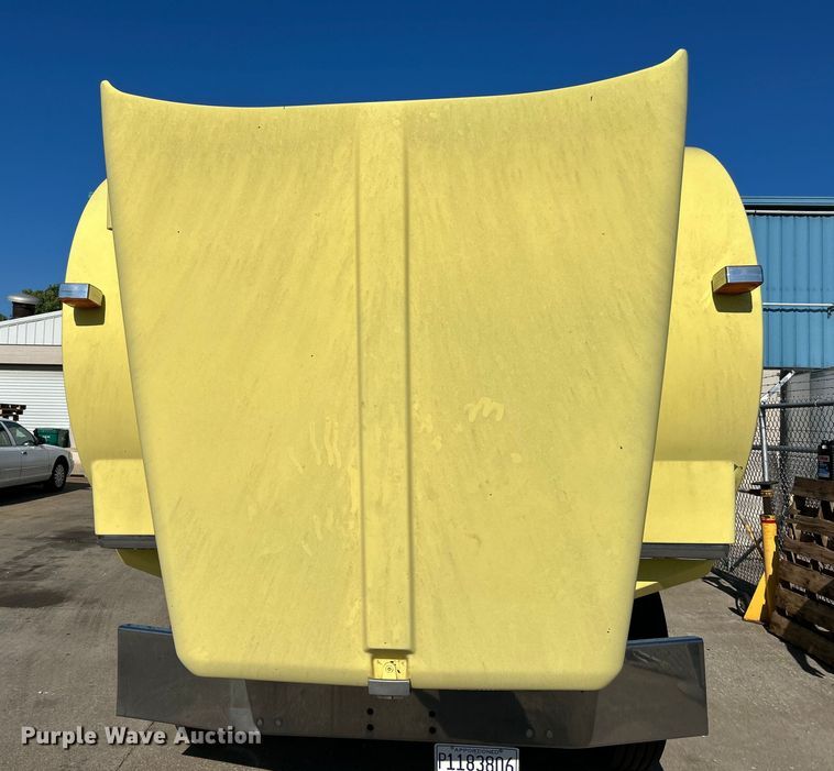 image for item NL9517 2000 Kenworth T800  tank truck