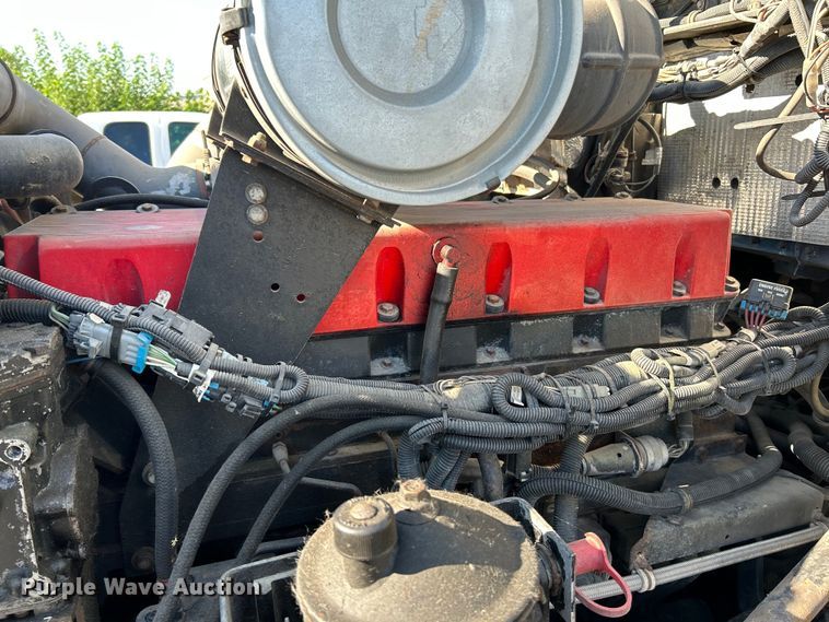 image for item NL9517 2000 Kenworth T800  tank truck