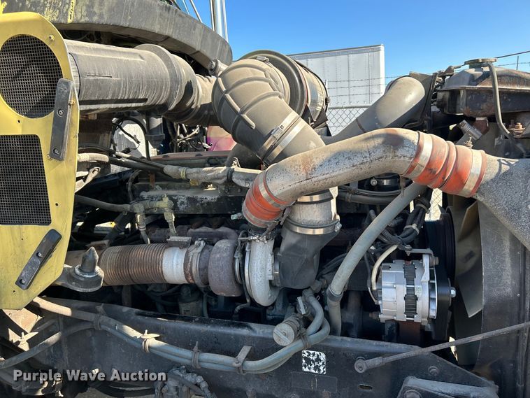 image for item NL9517 2000 Kenworth T800  tank truck