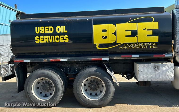 image for item NL9517 2000 Kenworth T800  tank truck