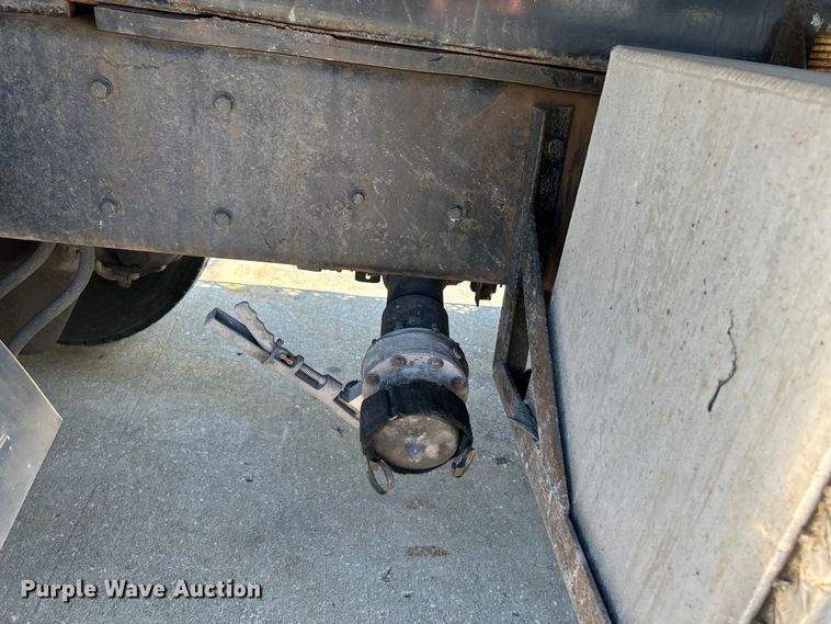 image for item NL9517 2000 Kenworth T800  tank truck