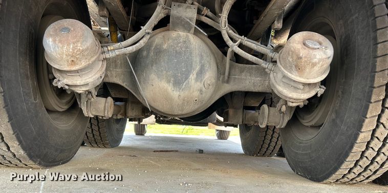 image for item NL9517 2000 Kenworth T800  tank truck