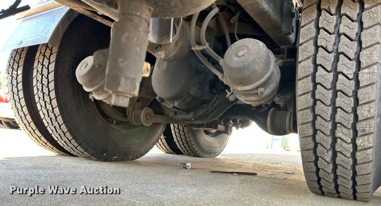 image for item NL9517 2000 Kenworth T800  tank truck