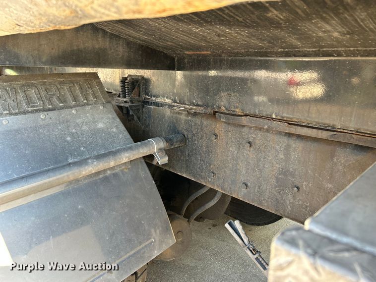 image for item NL9517 2000 Kenworth T800  tank truck