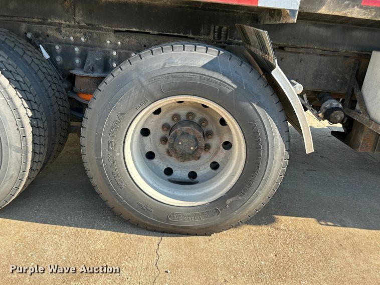 image for item NL9517 2000 Kenworth T800  tank truck