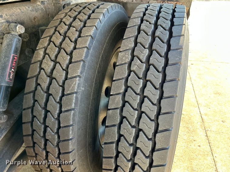 image for item NL9517 2000 Kenworth T800  tank truck