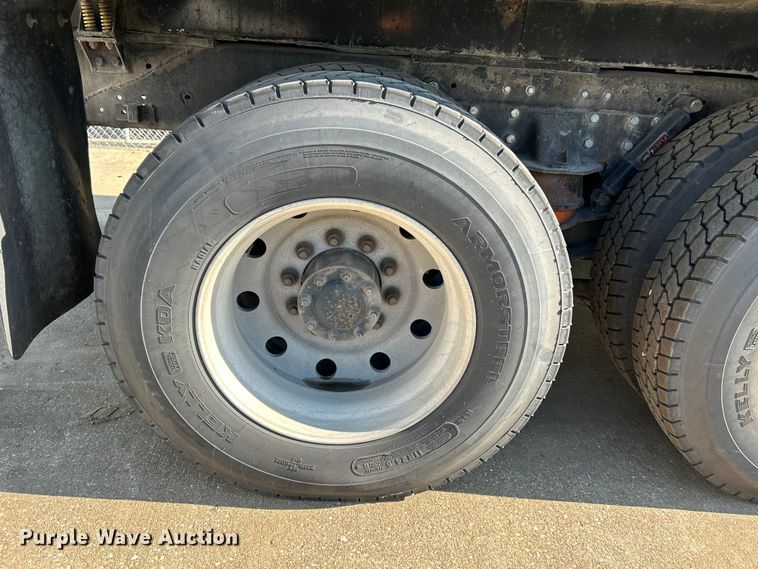 image for item NL9517 2000 Kenworth T800  tank truck