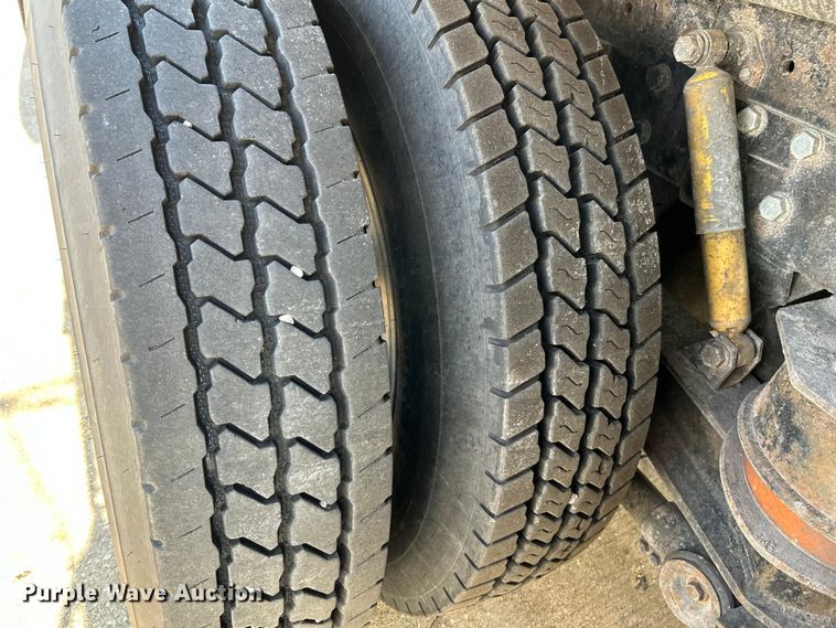 image for item NL9517 2000 Kenworth T800  tank truck