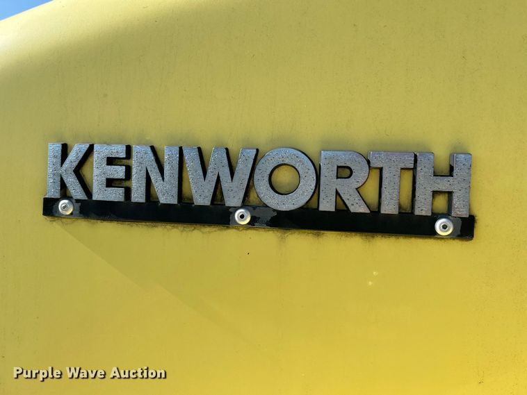 image for item NL9517 2000 Kenworth T800  tank truck