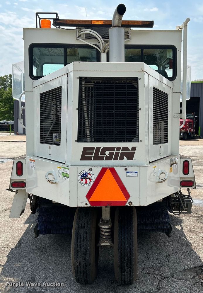 image for item NL9527 1994 Elgin Pelican  street sweeper