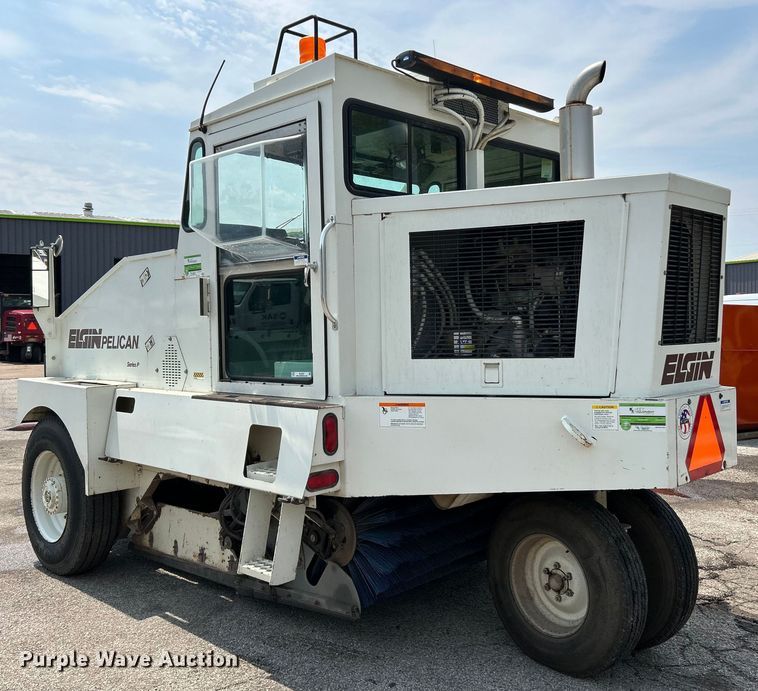 image for item NL9527 1994 Elgin Pelican  street sweeper