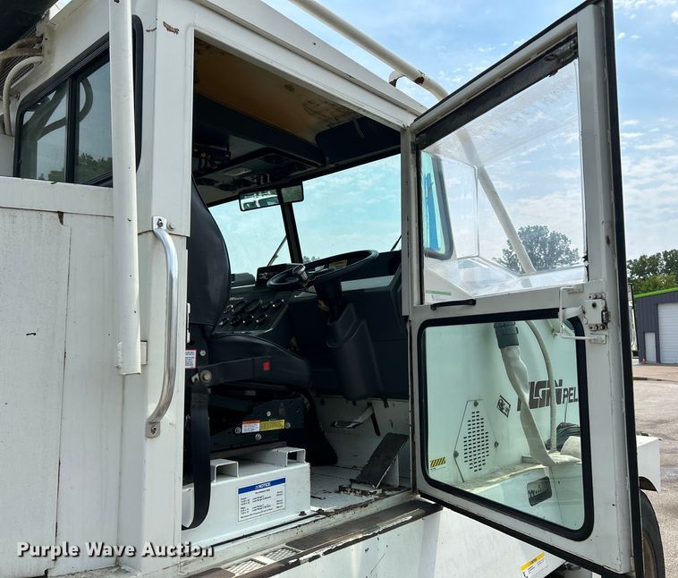 image for item NL9527 1994 Elgin Pelican  street sweeper