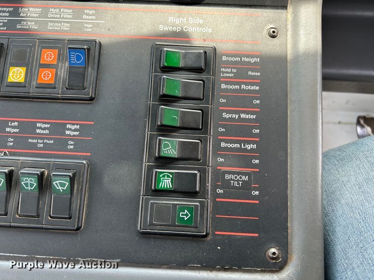 image for item NL9527 1994 Elgin Pelican  street sweeper