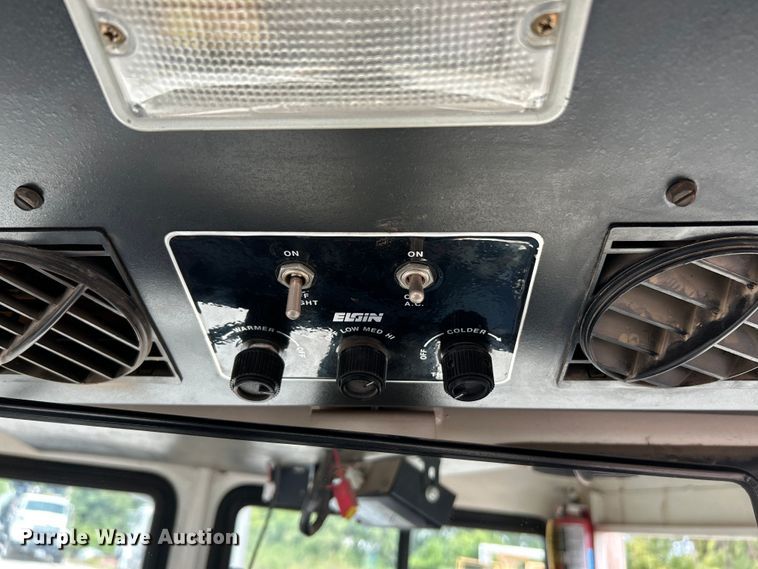 image for item NL9527 1994 Elgin Pelican  street sweeper