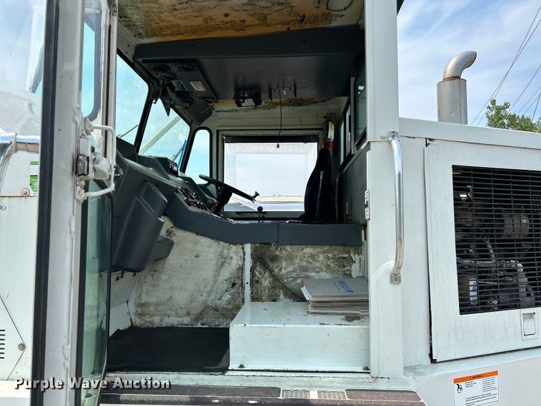 image for item NL9527 1994 Elgin Pelican  street sweeper