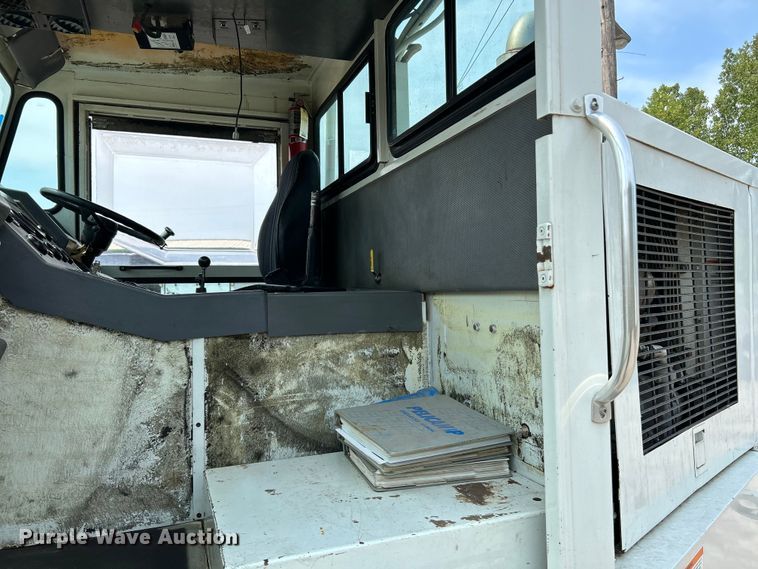 image for item NL9527 1994 Elgin Pelican  street sweeper