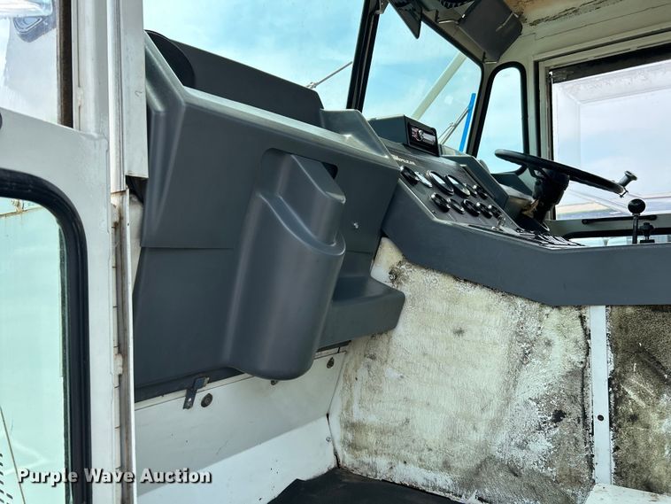 image for item NL9527 1994 Elgin Pelican  street sweeper