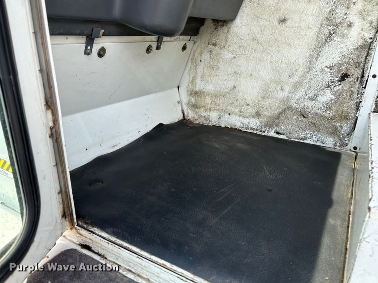 image for item NL9527 1994 Elgin Pelican  street sweeper