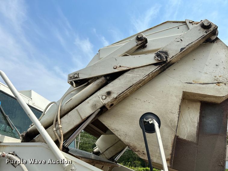 image for item NL9527 1994 Elgin Pelican  street sweeper