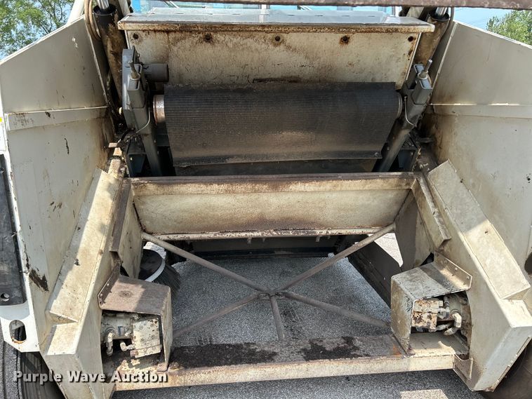 image for item NL9527 1994 Elgin Pelican  street sweeper