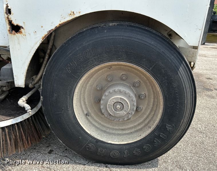 image for item NL9527 1994 Elgin Pelican  street sweeper