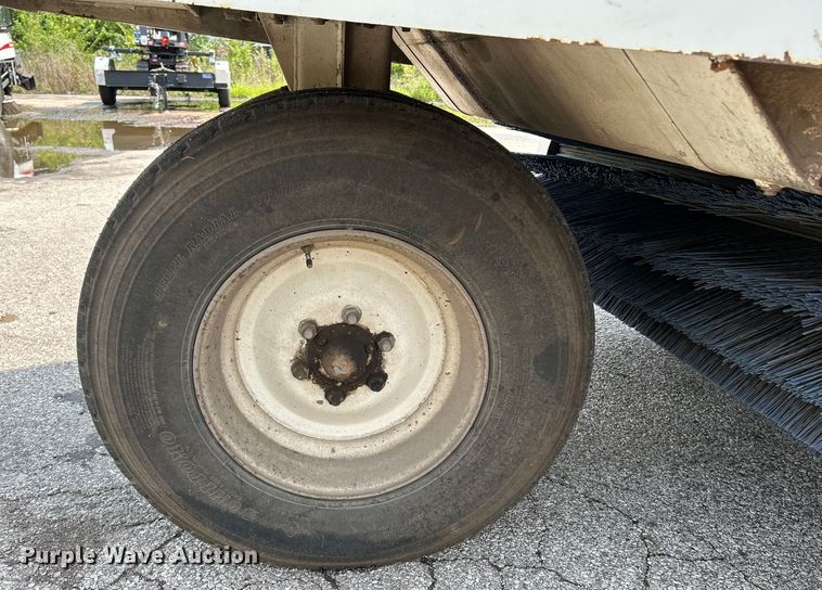 image for item NL9527 1994 Elgin Pelican  street sweeper