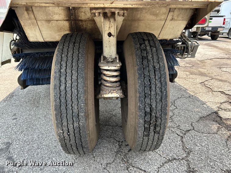 image for item NL9527 1994 Elgin Pelican  street sweeper