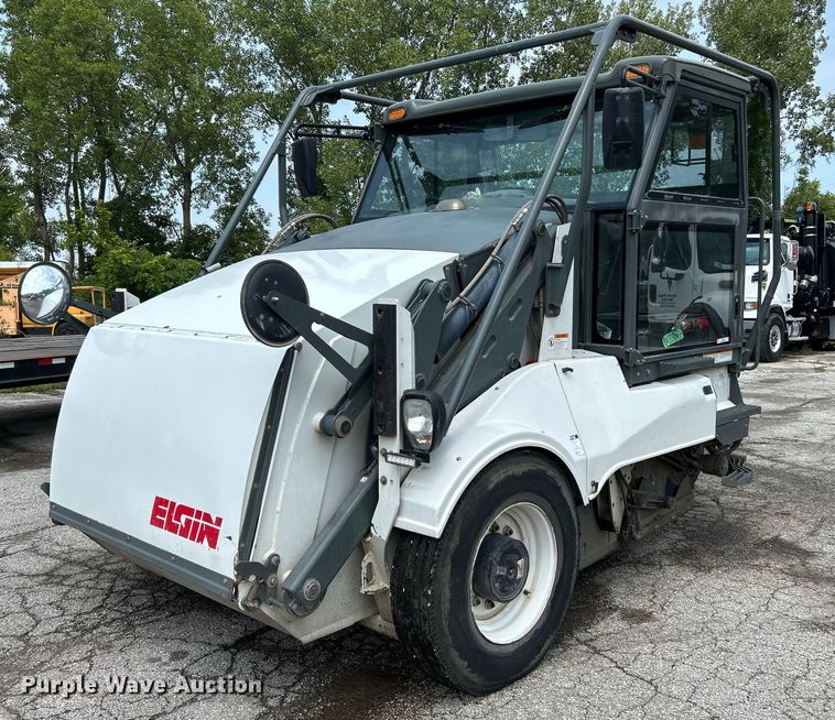 image for item NL9529 2008 Elgin Pelican  street sweeper