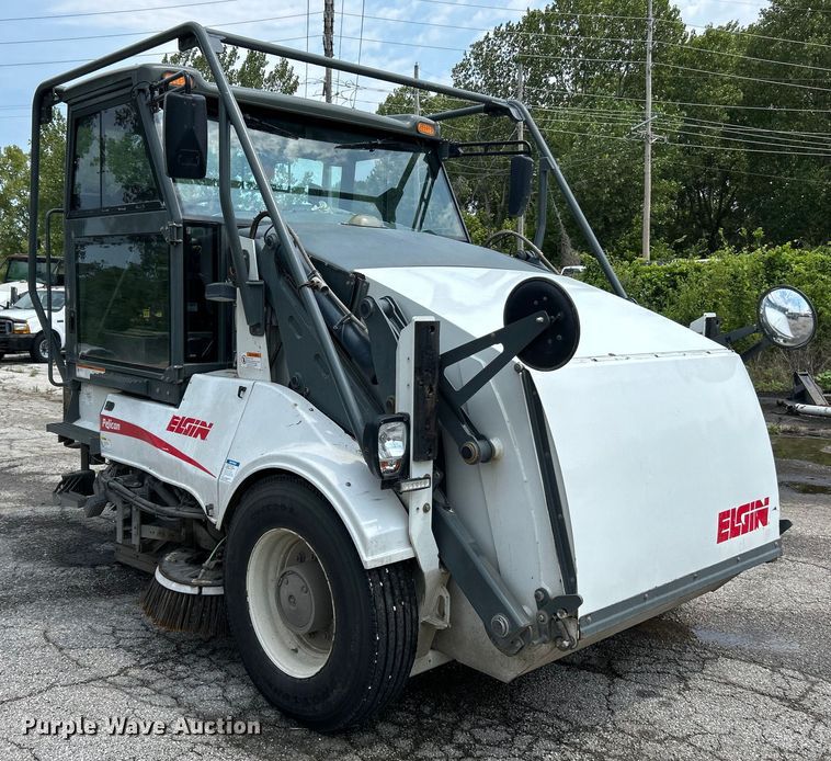 image for item NL9529 2008 Elgin Pelican  street sweeper