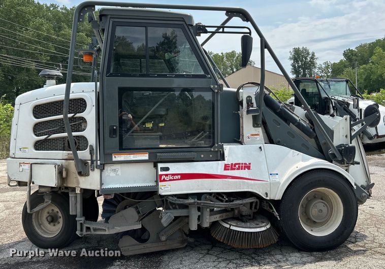image for item NL9529 2008 Elgin Pelican  street sweeper